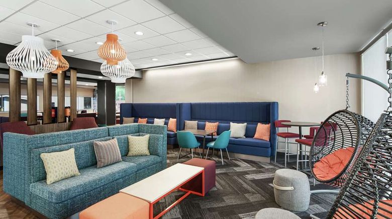 <b>Tru By Hilton Savannah Midtown Lobby</b>. Images powered by <a href="https://iceportal.shijigroup.com/" title="IcePortal" target="_blank">IcePortal</a>.