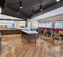 Tru By Hilton Savannah Midtown Lobby