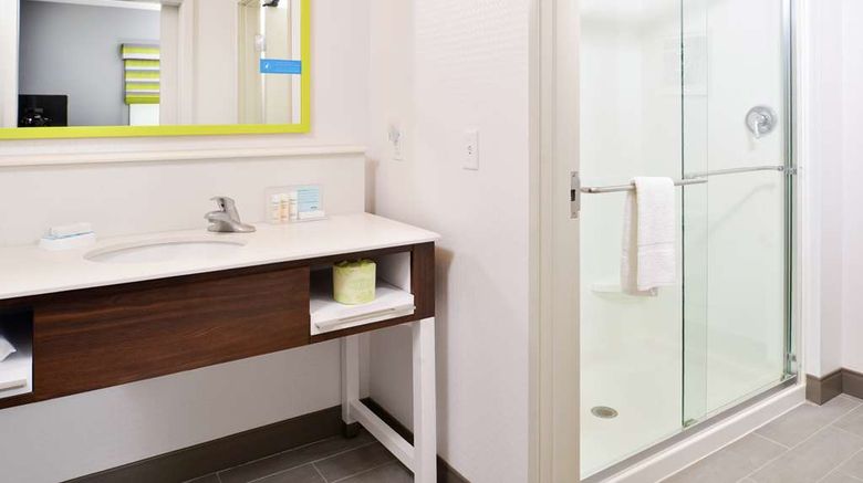 <b>Hampton Inn & Suites St. Paul/Oakdale Room</b>. Images powered by <a href="https://iceportal.shijigroup.com/" title="IcePortal" target="_blank">IcePortal</a>.