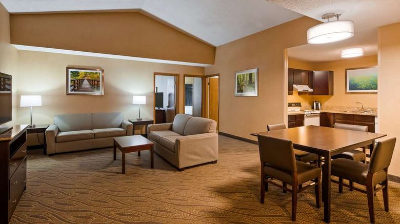<b>Best Western Gaylord Hotel Suite</b>. Images powered by <a href="https://iceportal.shijigroup.com/" title="IcePortal" target="_blank">IcePortal</a>.