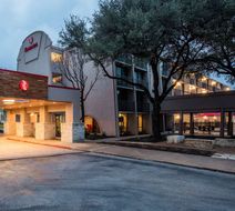 Ramada Austin South Exterior