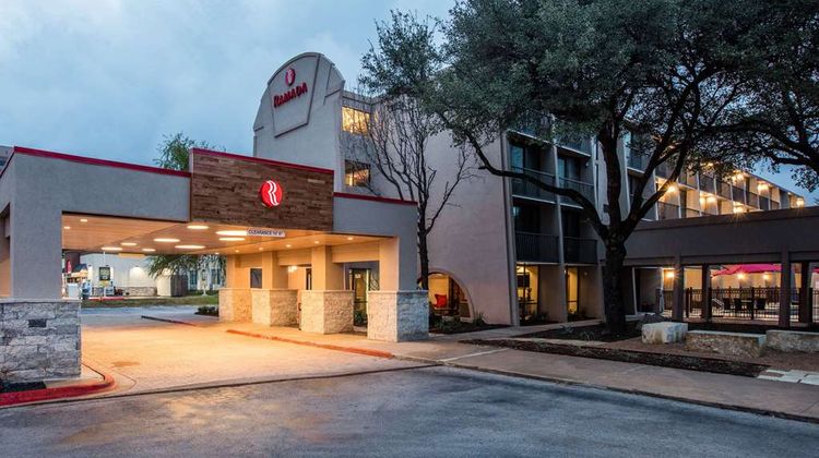 Ramada Austin South Exterior
