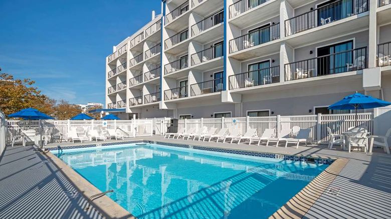 <b>Best Western Plus Sea Bay Hotel Pool</b>. Images powered by <a href="https://iceportal.shijigroup.com/" title="IcePortal" target="_blank">IcePortal</a>.
