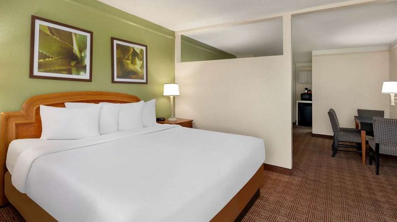 <b>Baymont by Wyndham Daytona Beach Room</b>. Images powered by <a href="https://iceportal.shijigroup.com/" title="IcePortal" target="_blank">IcePortal</a>.