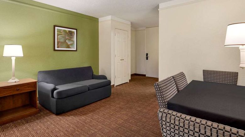 <b>Baymont by Wyndham Daytona Beach Room</b>. Images powered by <a href="https://iceportal.shijigroup.com/" title="IcePortal" target="_blank">IcePortal</a>.