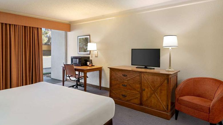 <b>Baymont by Wyndham Daytona Beach Suite</b>. Images powered by <a href="https://iceportal.shijigroup.com/" title="IcePortal" target="_blank">IcePortal</a>.