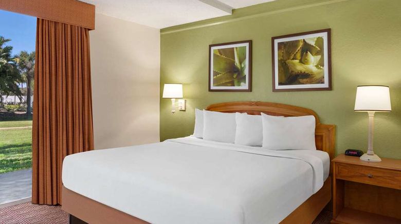 <b>Baymont by Wyndham Daytona Beach Room</b>. Images powered by <a href="https://iceportal.shijigroup.com/" title="IcePortal" target="_blank">IcePortal</a>.