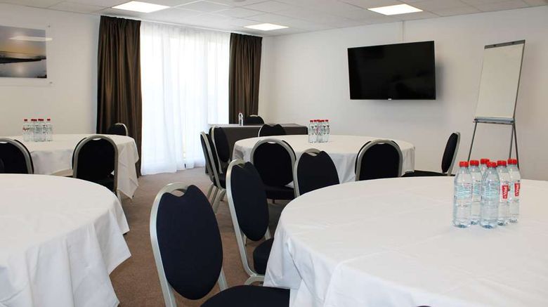<b>Golden Tulip La Baule Suites Meeting</b>. Images powered by <a href="https://iceportal.shijigroup.com/" title="IcePortal" target="_blank">IcePortal</a>.