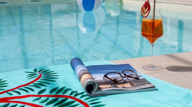 <b>Golden Tulip La Baule Suites Pool</b>. Images powered by <a href="https://iceportal.shijigroup.com/" title="IcePortal" target="_blank">IcePortal</a>.