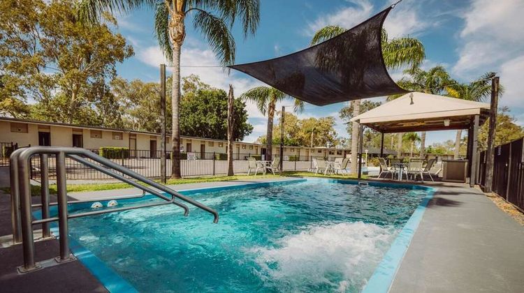 Artesian Spa Motor Inn Pool