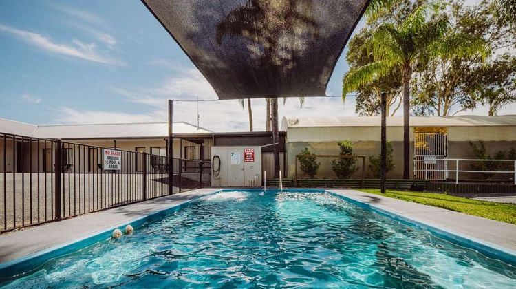 Artesian Spa Motor Inn Pool