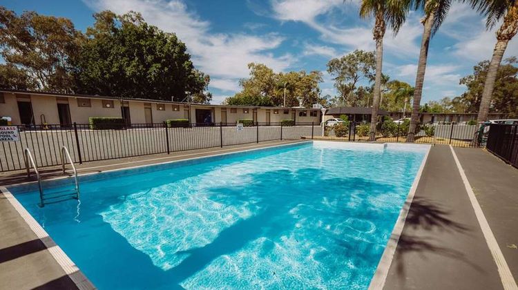 Artesian Spa Motor Inn Pool