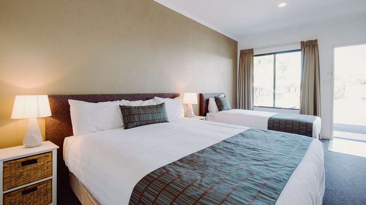 Artesian Spa Motor Inn Suite