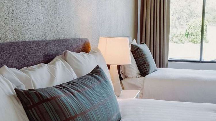 Artesian Spa Motor Inn Suite