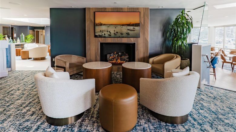 <b>Bay Club Hotel & Marina Lobby</b>. Images powered by <a href="https://iceportal.shijigroup.com/" title="IcePortal" target="_blank">IcePortal</a>.