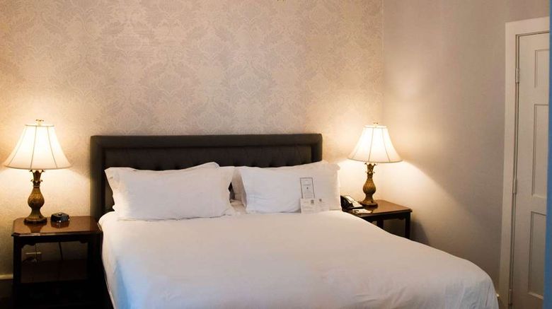 <b>Hawthorne Hotel Room</b>. Images powered by <a href="https://iceportal.shijigroup.com/" title="IcePortal" target="_blank">IcePortal</a>.