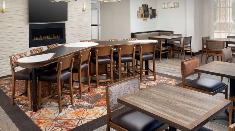 <b>Homewood Suites Kansas City Speedway Lobby</b>. Images powered by <a href="https://iceportal.shijigroup.com/" title="IcePortal" target="_blank">IcePortal</a>.