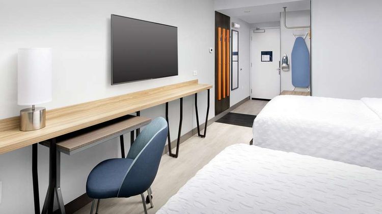 Tru By Hilton Louisville East Room