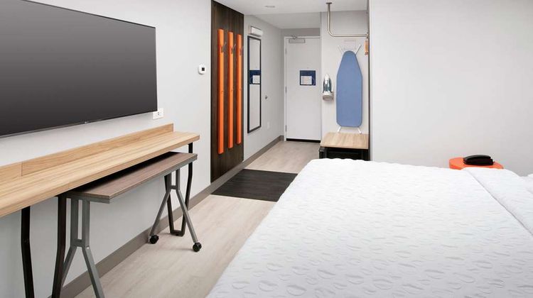 Tru By Hilton Louisville East Room