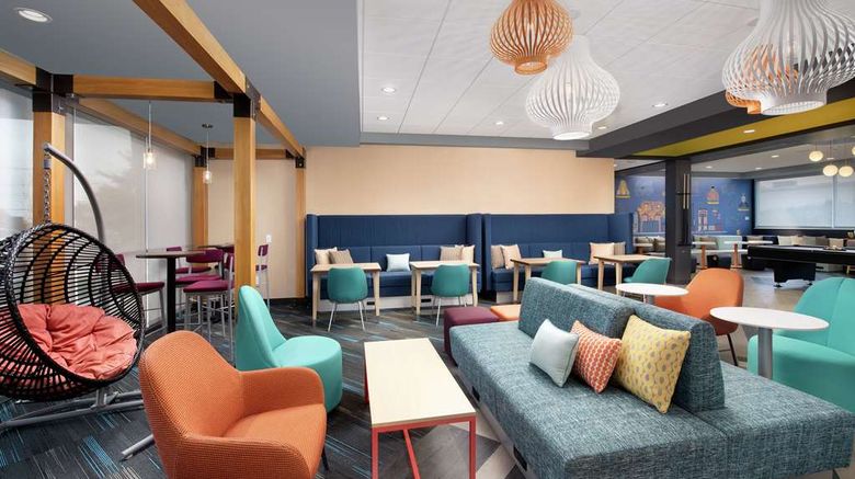 <b>Tru By Hilton Louisville East Lobby</b>. Images powered by <a href="https://iceportal.shijigroup.com/" title="IcePortal" target="_blank">IcePortal</a>.