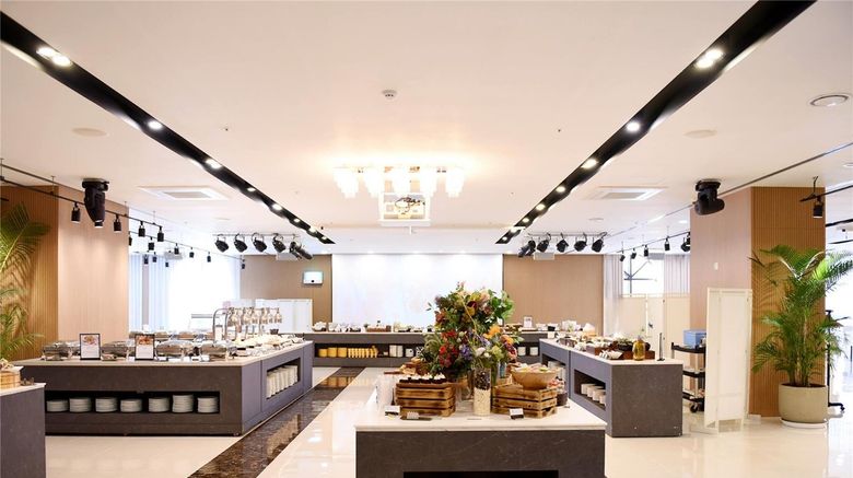 <b>Ramada by Wyndham Yongin Restaurant</b>. Images powered by <a href="https://iceportal.shijigroup.com/" title="IcePortal" target="_blank">IcePortal</a>.