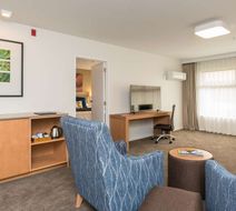 Distinction Hotel & Conference Hamilton Suite