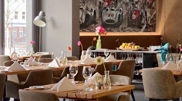 BW Premier V8 Superior Motorworld Region Restaurant