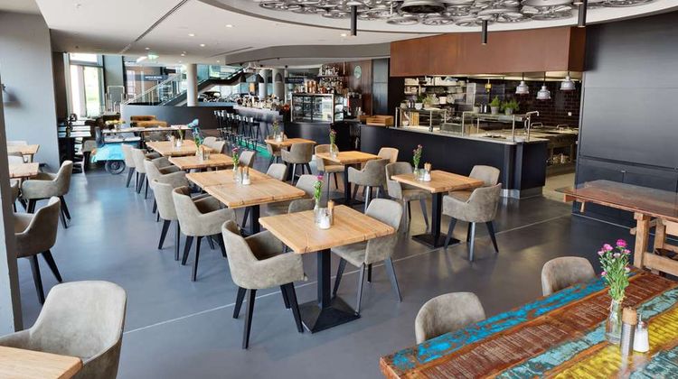 BW Premier V8 Superior Motorworld Region Restaurant