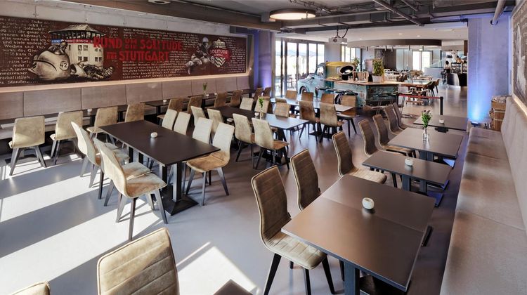 BW Premier V8 Superior Motorworld Region Restaurant