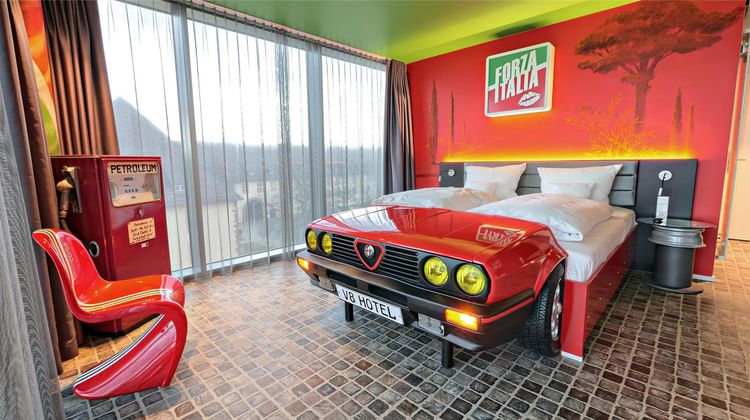BW Premier V8 Superior Motorworld Region Room