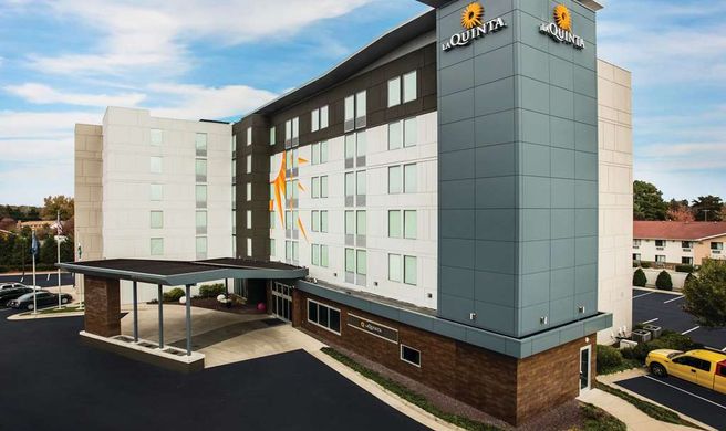 La Quinta Inn & Suites Winchester Exterior