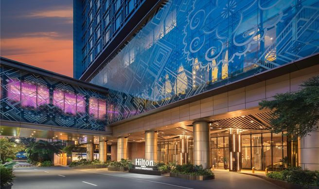 Hilton Manila Newport World Resorts Exterior