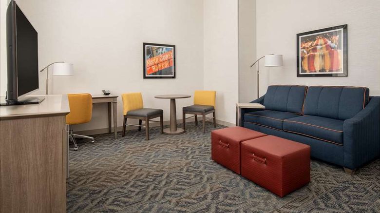 <b>Hampton Inn Petaluma Room</b>. Images powered by <a href="https://iceportal.shijigroup.com/" title="IcePortal" target="_blank">IcePortal</a>.