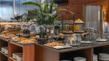 <b>DoubleTree by Hilton Turin Lingotto Restaurant</b>. Images powered by <a href="https://iceportal.shijigroup.com/" title="IcePortal" target="_blank">IcePortal</a>.