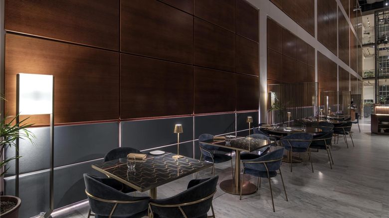 <b>DoubleTree by Hilton Turin Lingotto Restaurant</b>. Images powered by <a href="https://iceportal.shijigroup.com/" title="IcePortal" target="_blank">IcePortal</a>.