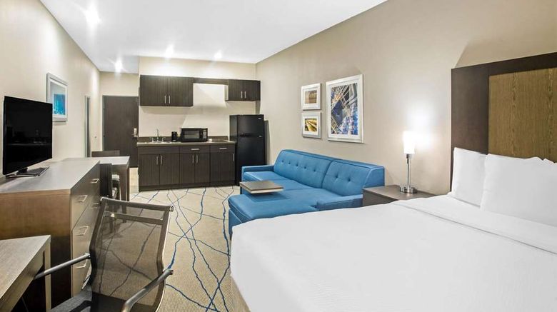<b>La Quinta Inn & Suites Ponca City Suite</b>. Images powered by <a href="https://iceportal.shijigroup.com/" title="IcePortal" target="_blank">IcePortal</a>.