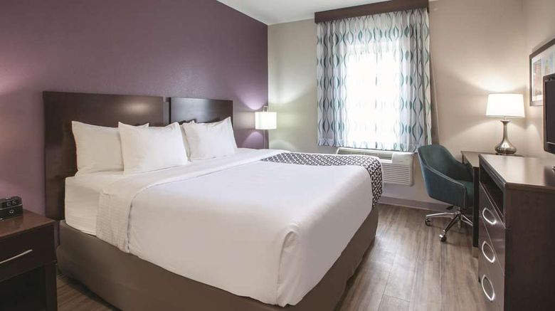 <b>La Quinta Inn & Suites New Cumberland Room</b>. Images powered by <a href="https://iceportal.shijigroup.com/" title="IcePortal" target="_blank">IcePortal</a>.