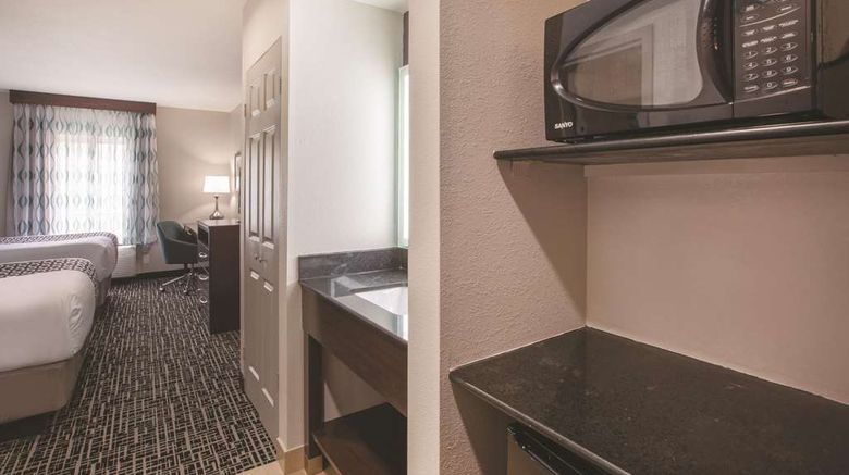 <b>La Quinta Inn & Suites New Cumberland Room</b>. Images powered by <a href="https://iceportal.shijigroup.com/" title="IcePortal" target="_blank">IcePortal</a>.