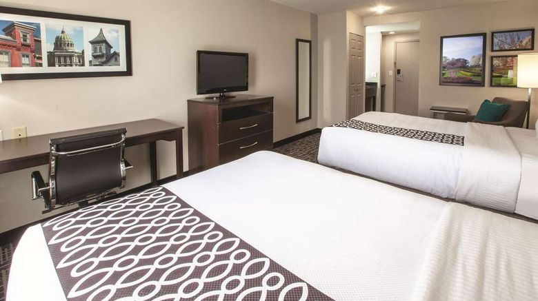 <b>La Quinta Inn & Suites New Cumberland Room</b>. Images powered by <a href="https://iceportal.shijigroup.com/" title="IcePortal" target="_blank">IcePortal</a>.