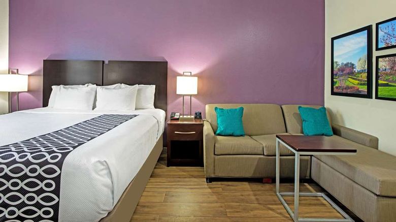 <b>La Quinta Inn & Suites New Cumberland Suite</b>. Images powered by <a href="https://iceportal.shijigroup.com/" title="IcePortal" target="_blank">IcePortal</a>.