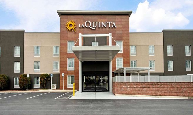 La Quinta Inn & Suites New Cumberland Exterior