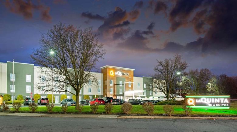 <b>La Quinta Inn & Suites New Cumberland Exterior</b>. Images powered by <a href="https://iceportal.shijigroup.com/" title="IcePortal" target="_blank">IcePortal</a>.