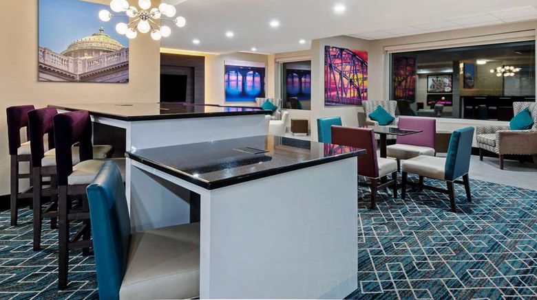 <b>La Quinta Inn & Suites New Cumberland Lobby</b>. Images powered by <a href="https://iceportal.shijigroup.com/" title="IcePortal" target="_blank">IcePortal</a>.