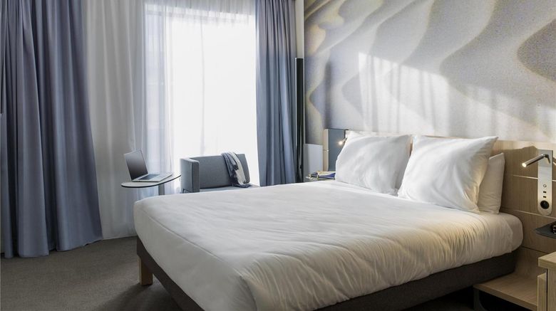 <b>Novotel Charleroi Centre Room</b>. Images powered by <a href="https://iceportal.shijigroup.com/" title="IcePortal" target="_blank">IcePortal</a>.