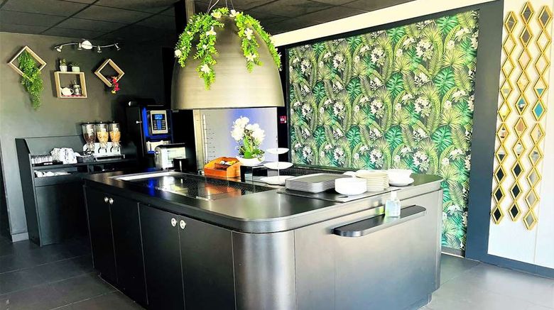 <b>Kyriad Peronne Restaurant</b>. Images powered by <a href="https://iceportal.shijigroup.com/" title="IcePortal" target="_blank">IcePortal</a>.