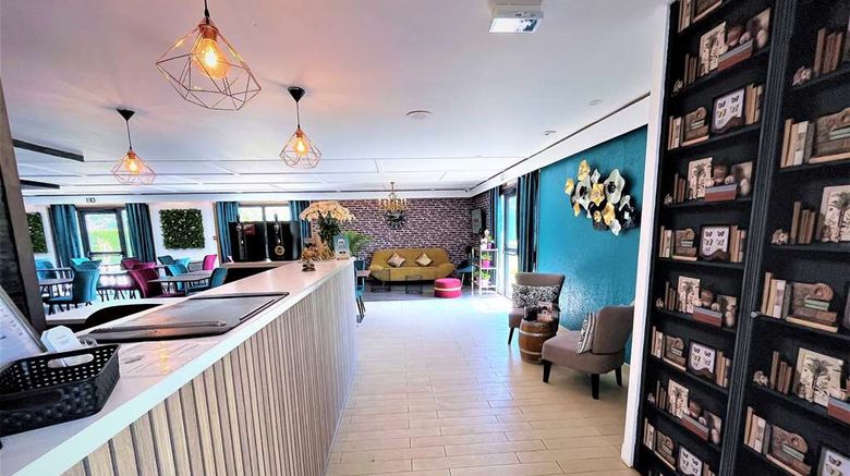 <b>Kyriad Peronne Lobby</b>. Images powered by <a href="https://iceportal.shijigroup.com/" title="IcePortal" target="_blank">IcePortal</a>.