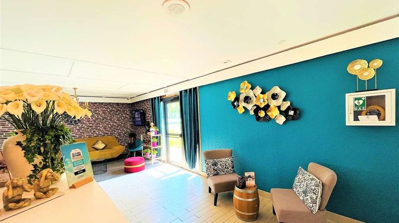 <b>Kyriad Peronne Lobby</b>. Images powered by <a href="https://iceportal.shijigroup.com/" title="IcePortal" target="_blank">IcePortal</a>.