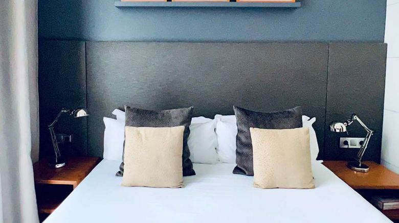 <b>Apartments Sixtyfour, Barcelona Room</b>. Images powered by <a href="https://iceportal.shijigroup.com/" title="IcePortal" target="_blank">IcePortal</a>.