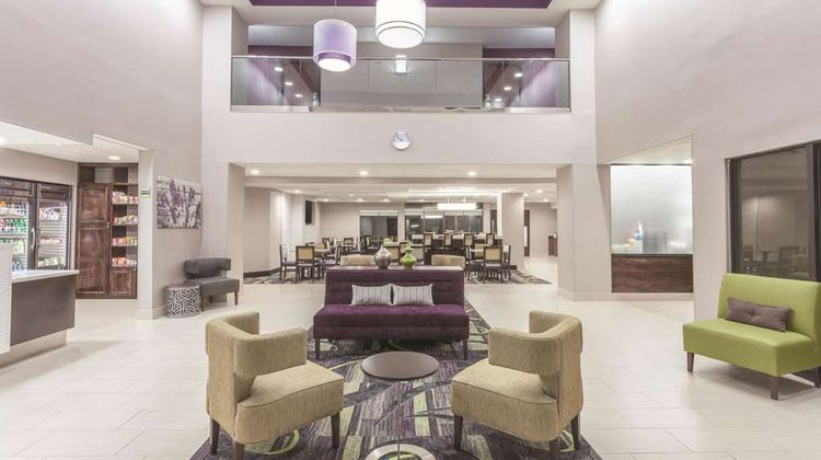 La Quinta Inn & Suites Columbus North Lobby