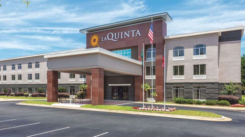 <b>La Quinta Inn & Suites Columbus North Exterior</b>. Images powered by <a href="https://iceportal.shijigroup.com/" title="IcePortal" target="_blank">IcePortal</a>.